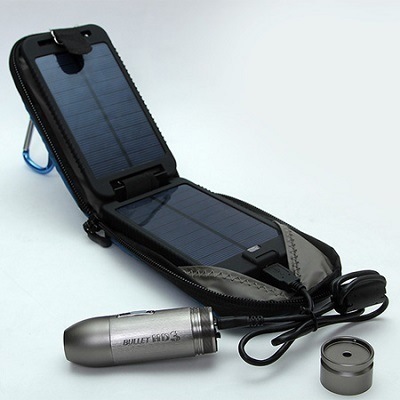 Универсальное зарядное устройство на солнечных батареях PowerTraveller Solarmonkey Adventurer станет вашим надежным другом в долгом путешествии!