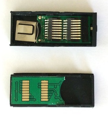 Диктофон "Edic-mini Tiny+ B70-75" оснащается заменяемой картой памяти объемом 4 Гб, которую можно легко извлечь, разобрав устройство на 2 части