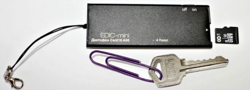 Диктофон Edic-mini Card16 A95 можно носить на связке с ключами