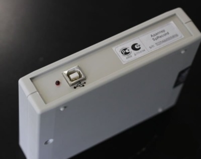 Внешний вид системы со стороны USB-порта (рядом светодиод питания)