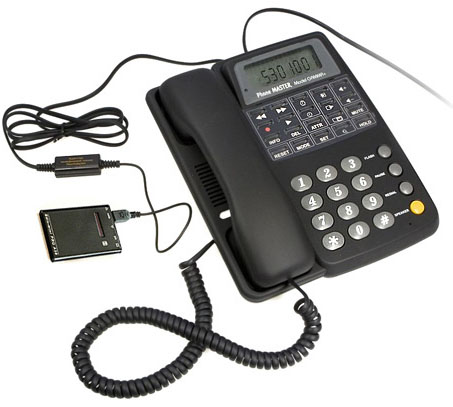 С помощью адаптера диктофон серии E-DIC mini PRO подключается через свободный порт RJ к телефону