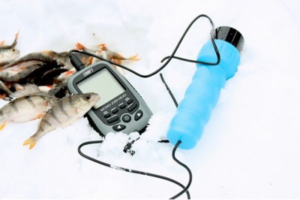 Благодаря специальному подледному датчику эхолот CRAFT Echo 220 Duo Ice отлично подходит для рыбалки зимой 