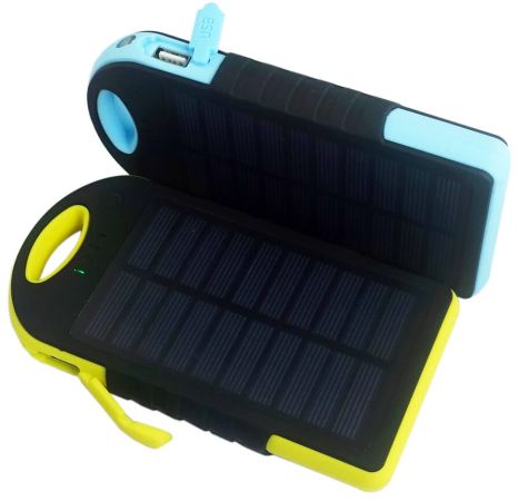 Для защиты встроенных разъемов на корпусе солнечного аккумулятора E-Power PB5000G имеются заглушки (на фото модель другого цвета)
