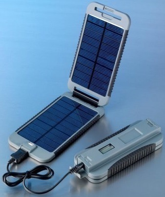Универсальное зарядное устройство на солнечных батареях PowerTraveller Powermonkey Extreme — Ваш друг в любом путешествии