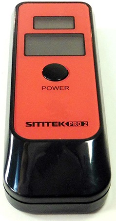 Алкотестер SITITEK Pro2 выполнен в корпусе из пластика с закругленными краями