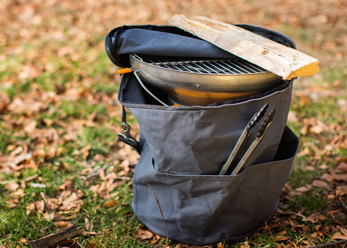 Вместительная и удобная сумка BioLite Carry Pack идеально подходит для переноски BioLite BaseCamp и аксессуаров