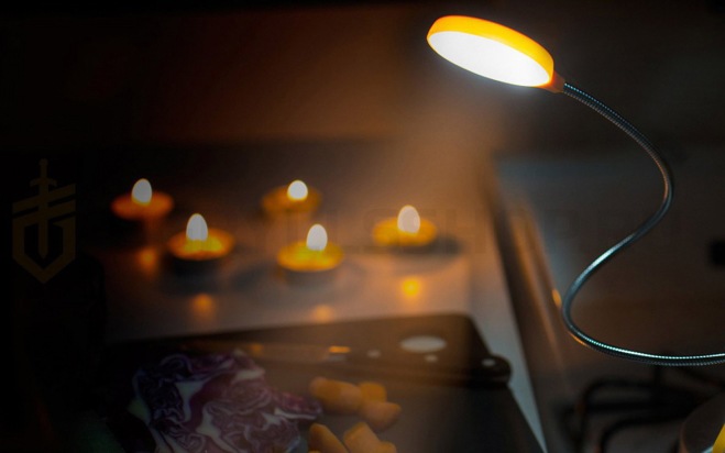 Светосилы фонарика BioLite FlexLight вполне хватит для подсветки варочной поверхности в походе либо вашего рабочего места дома