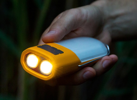 Мощный фонарик PowerLight имеет яркость 250 Лм и освещает Ваш путь на расстояние до 100 метров!