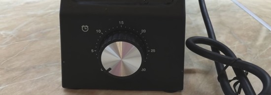 Пиццамейкер оснащен таймером со звуковой сигнализацией (кликните для увеличения)