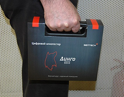Все комплектующие, необходимые Динго Е-010 для работы, можно носить в удобном кейсе